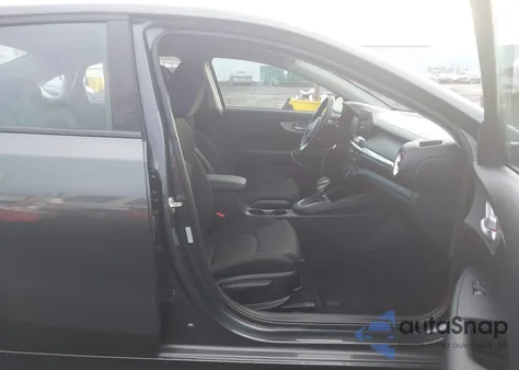 2024 Kia Forte Lxs z USA, uszkodzony, nr VIN 3KPF24AD5RE810130